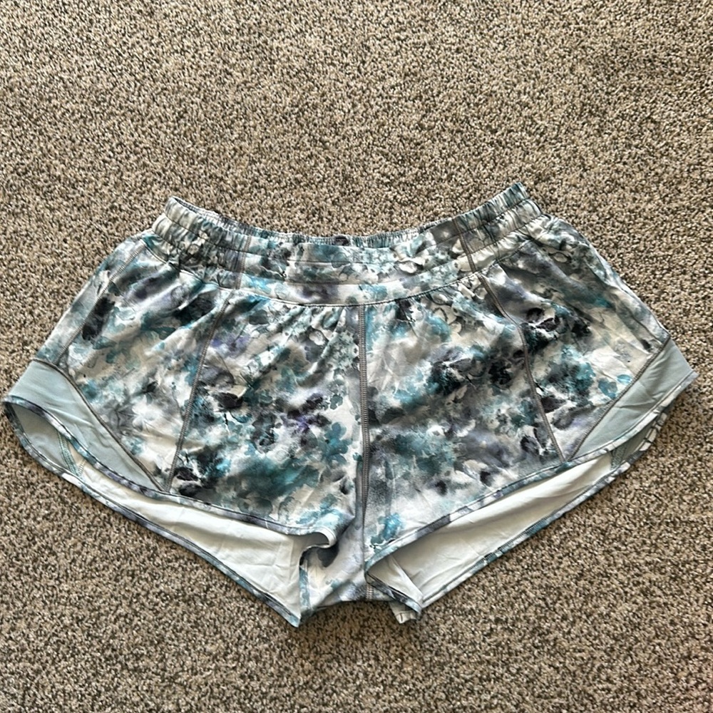 Lululemon Hotty Hot Shorts 2.5”
